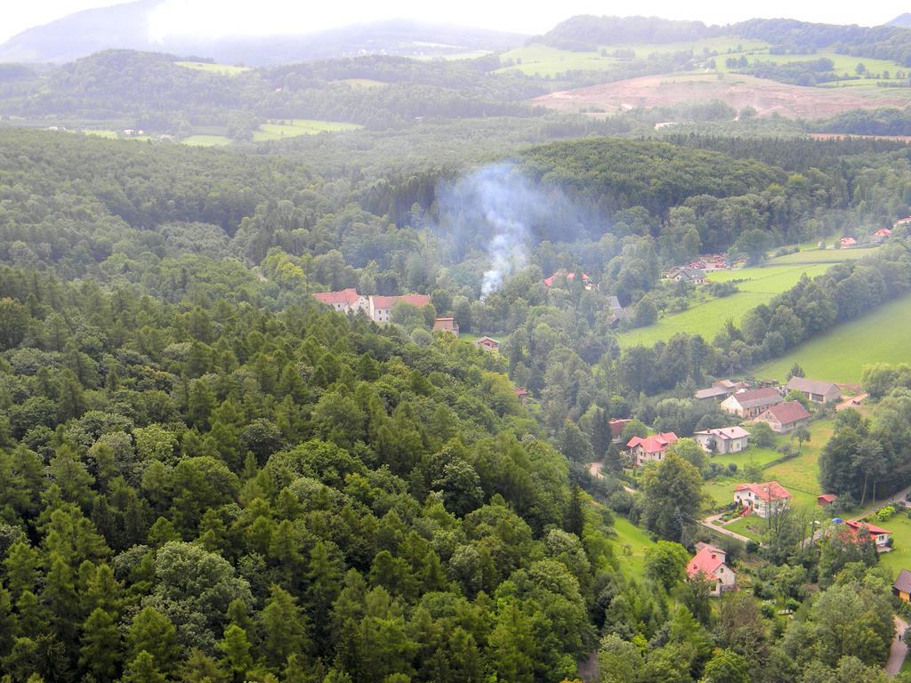 Zamek W Dziegielowie Εξωτερικό φωτογραφία